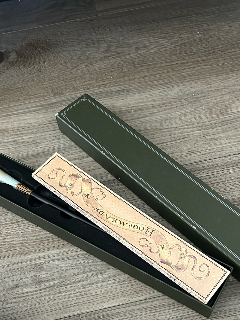 Olive Green Wand Brush with Decorative Box - Unbranded
